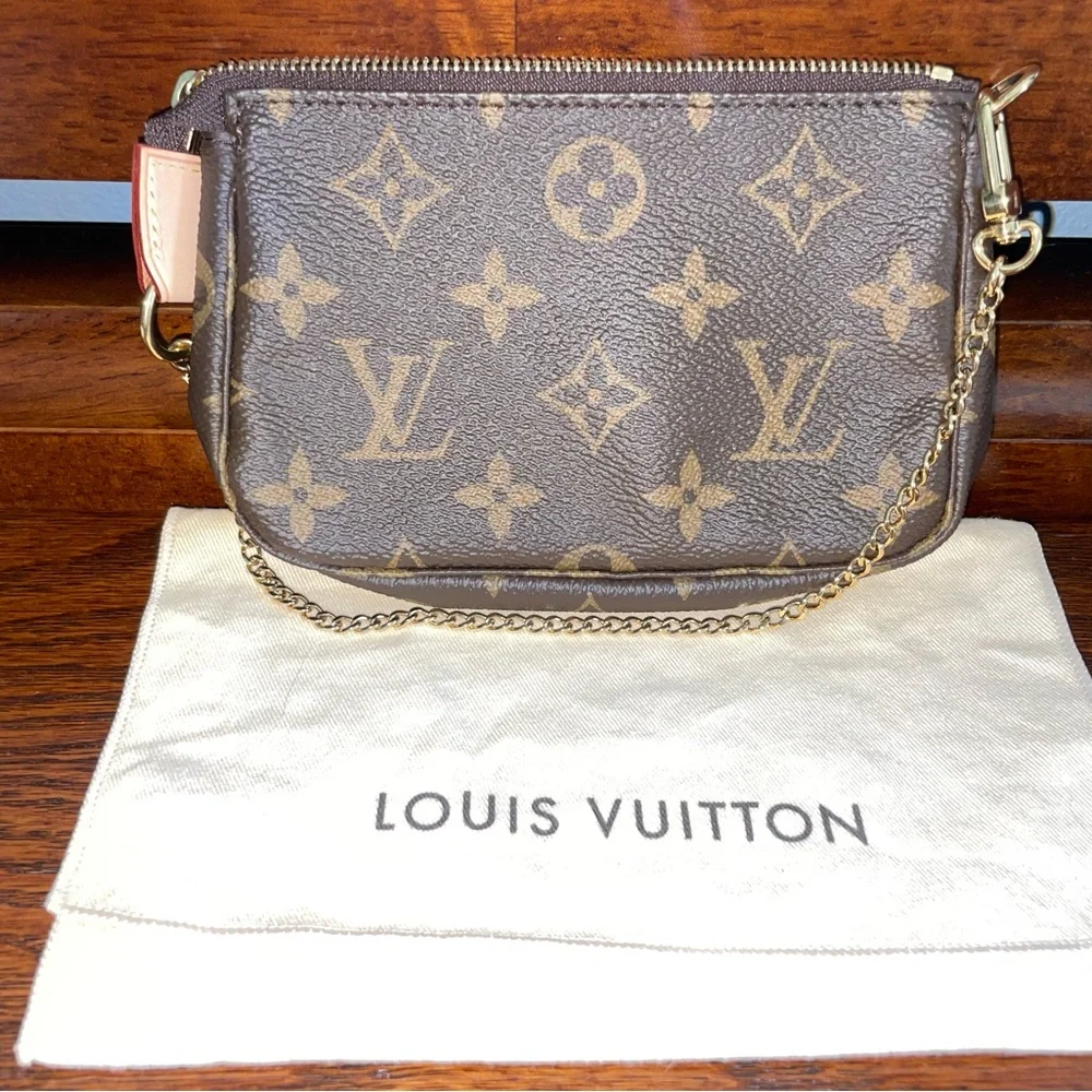 LV Mini Pochette that will make any wardrobe fabulous! - Picture 2 of 12